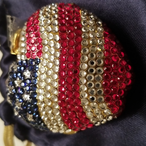 Estee Lauder compact decorative with brilliant crystals (American flag apple). - Picture 8 of 8